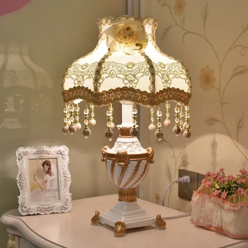 Nordic Princess Vintage Table  - đánh giá và giá Decor Lighting The Parade